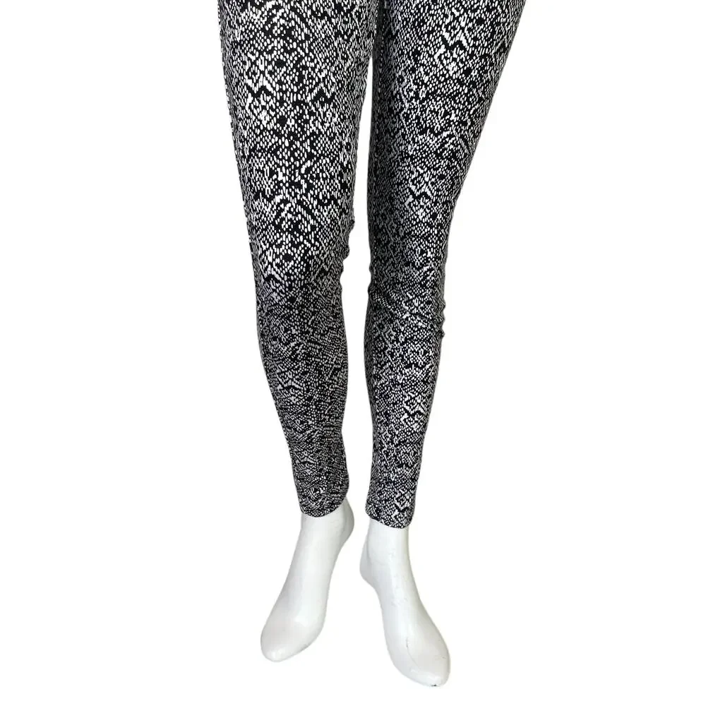 Chico's | Women's Black/White Pattern Fabulously Slimming Leggings | Size: 10 - Picture 3 of 8